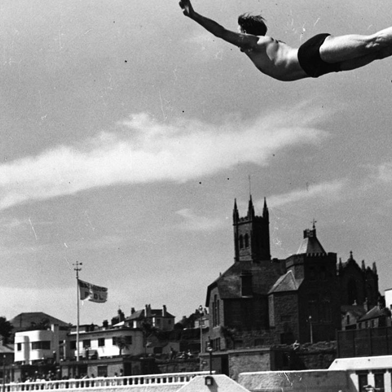 Cyril Rescorla, swan dive