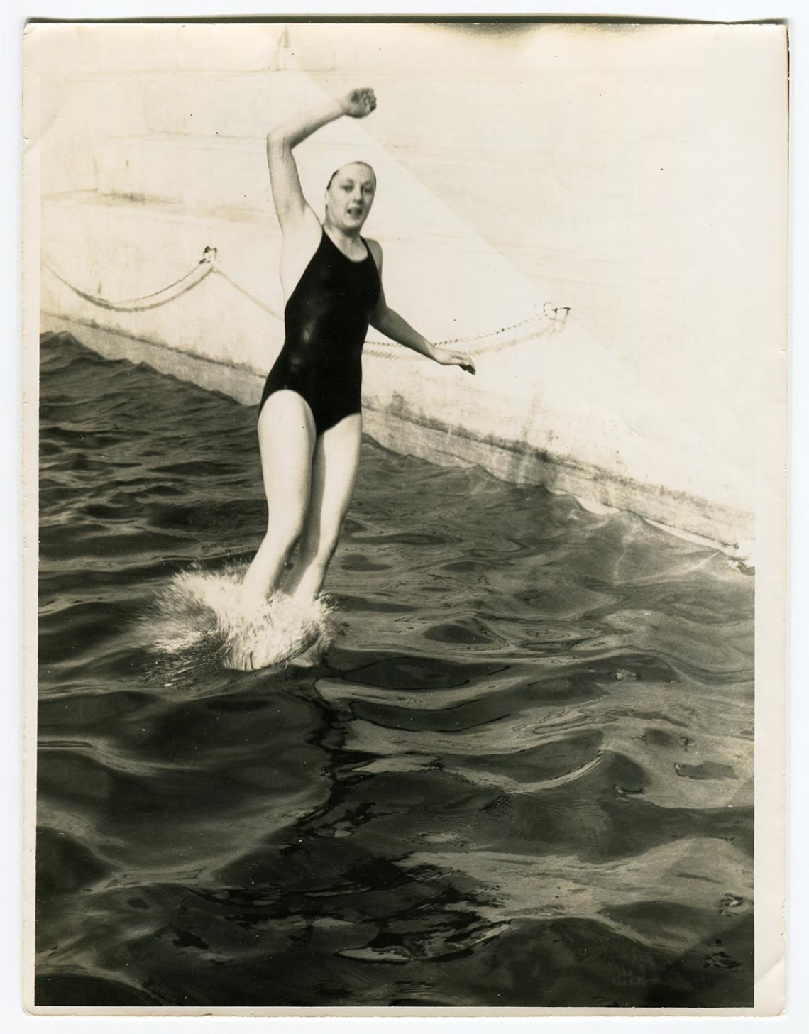 Phyllis Beare jumping in | Jubilee Pool Stories