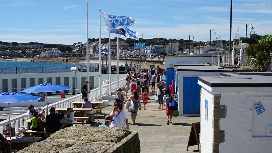 Busy Jubilee Pool: top terrace