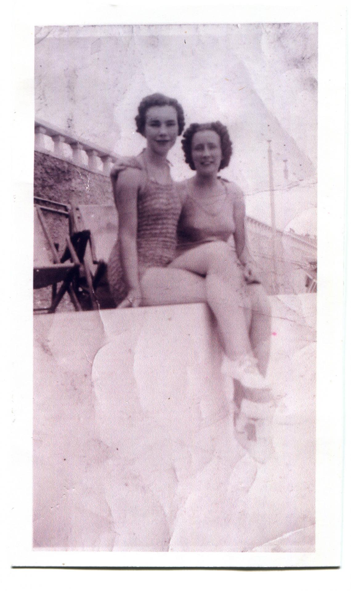 Ursula Pascoe and Myrtle Rowe at the Jubilee Pool